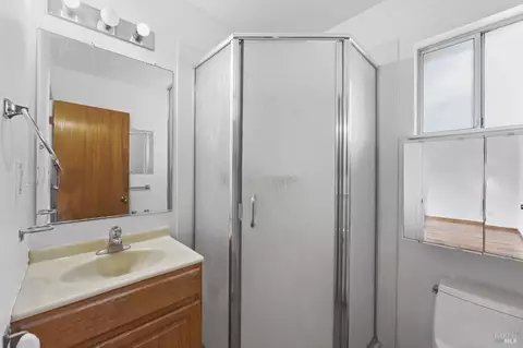 Bath - 459 Maple Ave, Vallejo, CA 94591 photo 1 of 1
