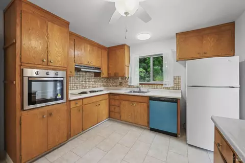 Kitchen - 459 Maple Ave, Vallejo, CA 94591 photo 3 of 3
