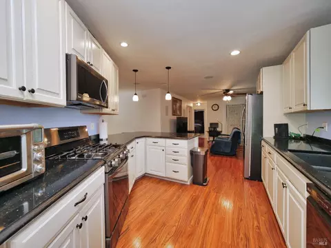 87 Gloria Ct, Vallejo, CA 94590 photo 3