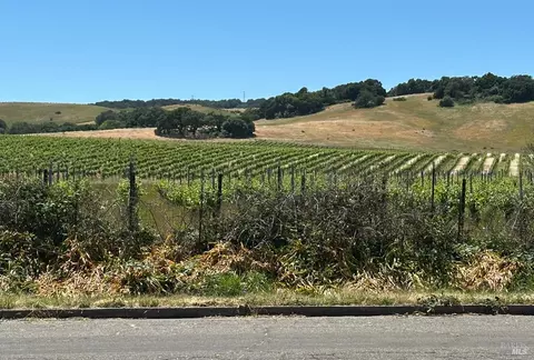 123 Bear Flag Rd, Sonoma, CA 95476