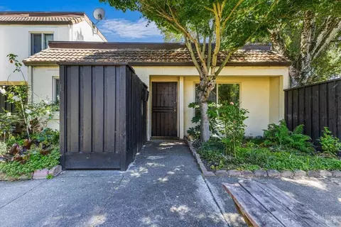 1745 Las Pravadas Ct, Santa Rosa, CA 95409