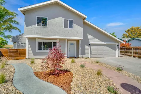 323 Larkin Ct, Benicia, CA 94510