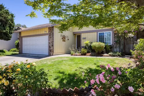 2330 Gads Hill St, Santa Rosa, CA 95401