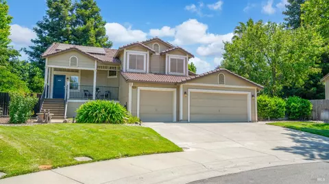 670 Hansen Ct, Dixon, CA 95620
