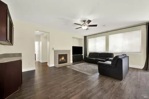 Living - 2467 Flatley Cir, Fairfield, CA 94533 photo 5 of 8