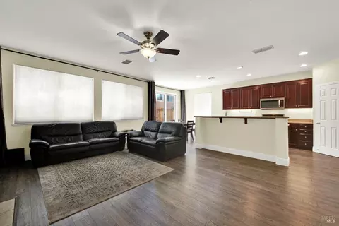 Living - 2467 Flatley Cir, Fairfield, CA 94533 photo 6 of 8