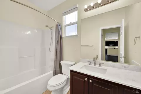 Bath - 2467 Flatley Cir, Fairfield, CA 94533 photo 1 of 7