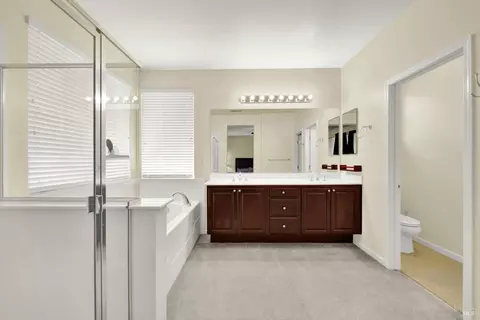 Bath - 2467 Flatley Cir, Fairfield, CA 94533 photo 2 of 7