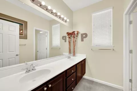 Bath - 2467 Flatley Cir, Fairfield, CA 94533 photo 5 of 7