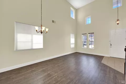 Living - 2467 Flatley Cir, Fairfield, CA 94533 photo 2 of 8