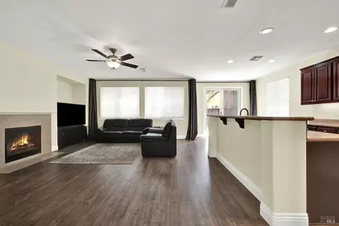 Living - 2467 Flatley Cir, Fairfield, CA 94533 photo 4 of 8
