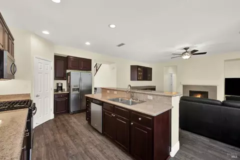 Kitchen - 2467 Flatley Cir, Fairfield, CA 94533 photo 9 of 11