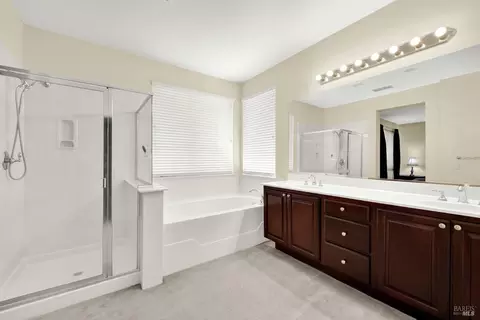 Bath - 2467 Flatley Cir, Fairfield, CA 94533 photo 3 of 7
