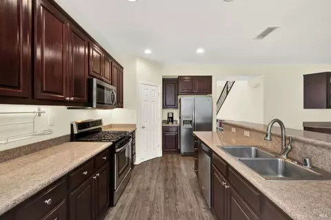 Kitchen - 2467 Flatley Cir, Fairfield, CA 94533 photo 10 of 11