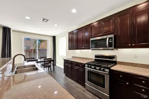 Kitchen - 2467 Flatley Cir, Fairfield, CA 94533 photo 6 of 11