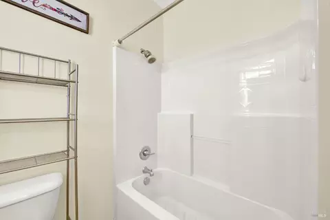 Bath - 2467 Flatley Cir, Fairfield, CA 94533 photo 6 of 7