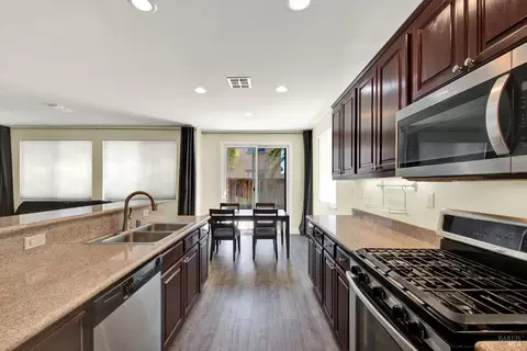 Kitchen - 2467 Flatley Cir, Fairfield, CA 94533 photo 7 of 11