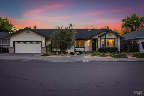 6101 Amie Dr, Windsor, CA 95492