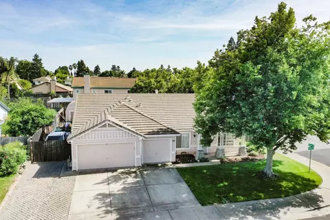 1865 Derby Dr, Dixon, CA 95620