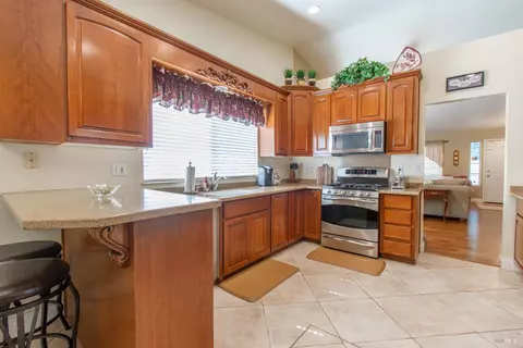 Kitchen - 1865 Derby Dr, Dixon, CA 95620 photo 4 of 4