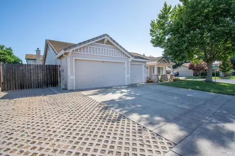 Exterior - 1865 Derby Dr, Dixon, CA 95620 photo 1 of 7