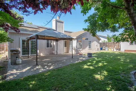 Exterior - 1865 Derby Dr, Dixon, CA 95620 photo 4 of 7