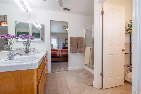 Bath - 1865 Derby Dr, Dixon, CA 95620 photo 3 of 4