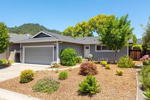 224 Mountain View Dr, Healdsburg, CA 95448
