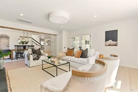 809 Paula Ln, Petaluma, CA 94952