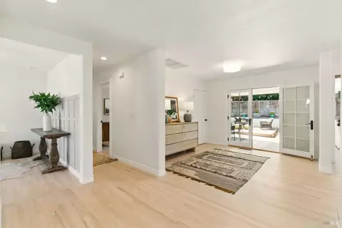 Entry Way - 809 Paula Ln, Petaluma, CA 94952 photo 3 of 4