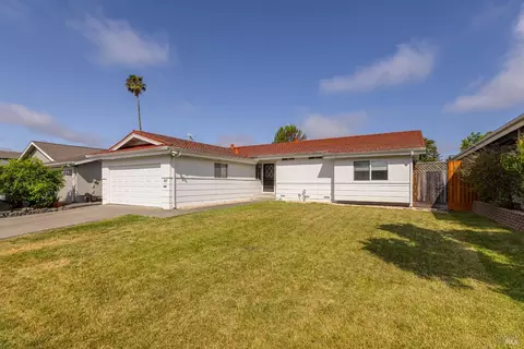 1117 Gumwood Ln, Petaluma, CA 94954