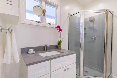 Bath - 50 Pine Ter, Tiburon, CA 94920 photo 3 of 3