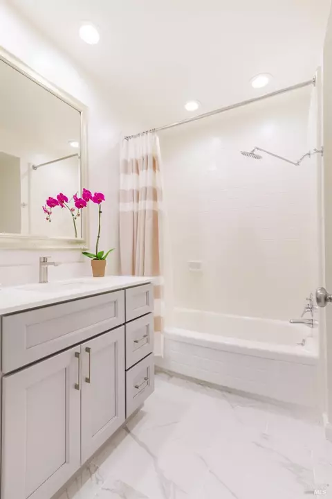 Bath - 50 Pine Ter, Tiburon, CA 94920 photo 1 of 3