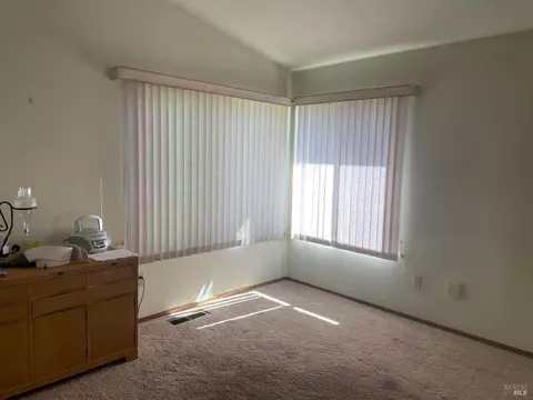 559 Donner Ln, Ukiah, CA 95482