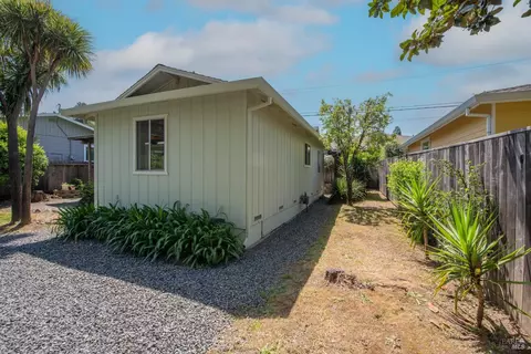 Exterior - 8419 Spring Dr, Forestville, CA 95436 photo 3 of 6