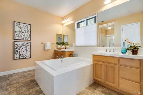 Bath - 412 Saunders Dr, Sonoma, CA 95476 photo 4 of 4