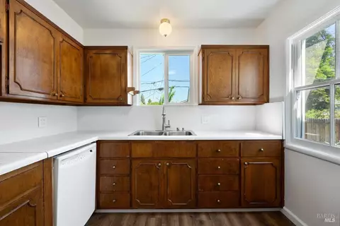 Kitchen - 1408 Carl Ave, Vallejo, CA 94590 photo 2 of 2