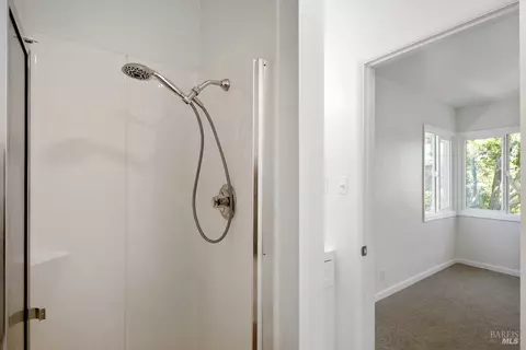 Bath - 1408 Carl Ave, Vallejo, CA 94590 photo 2 of 3
