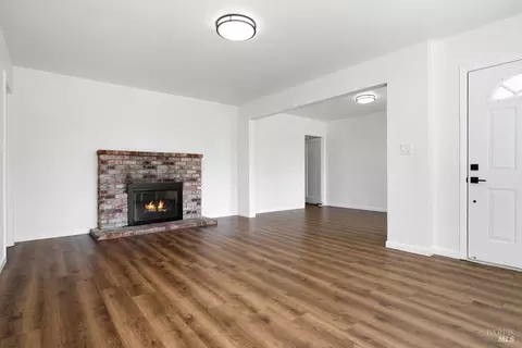 Living - 1408 Carl Ave, Vallejo, CA 94590 photo 4 of 5