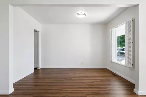 Living - 1408 Carl Ave, Vallejo, CA 94590 photo 3 of 5