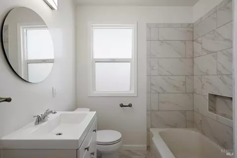 Bath - 1408 Carl Ave, Vallejo, CA 94590 photo 3 of 3