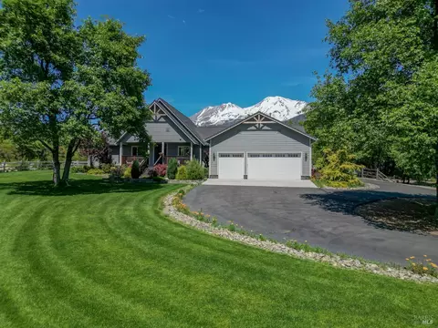 1433 Northridge Dr, Mount Shasta, CA 96067