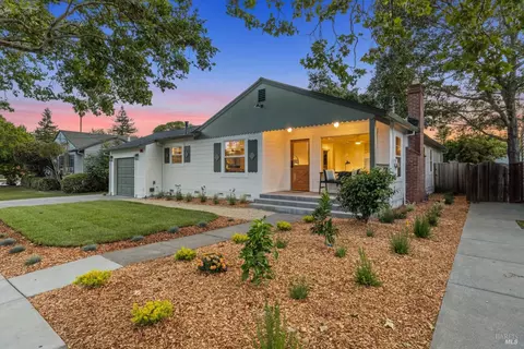 1807 Beaver St, Santa Rosa, CA 95404