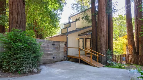 17498 Riverside Dr, Guerneville, CA 95446