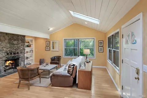 4215 Wake Robin Dr, Glen Ellen, CA 95442