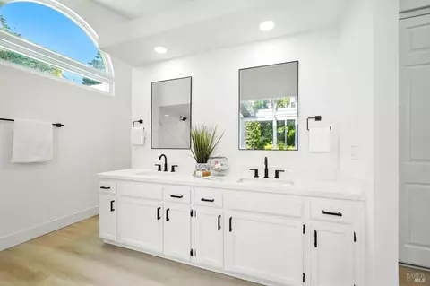 Bath - 120 Seawind Dr, Vallejo, CA 94590 photo 1 of 4