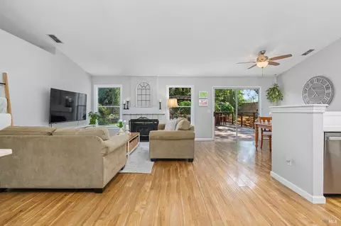 Living - 410 Valley Oak Ct, Windsor, CA 95492 photo 1 of 1