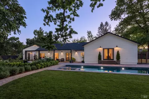 218 Middle Rincon Rd, Santa Rosa, CA 95409