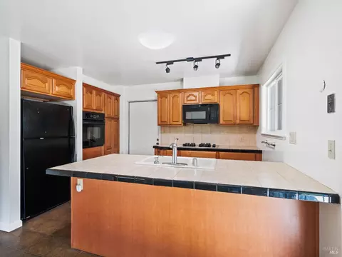 Kitchen - 145 Temelec Cir, Sonoma, CA 95476 photo 2 of 3