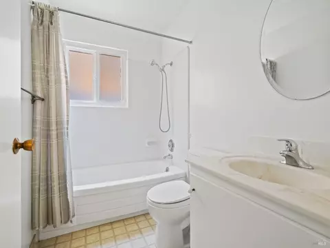 Bath - 145 Temelec Cir, Sonoma, CA 95476 photo 1 of 2